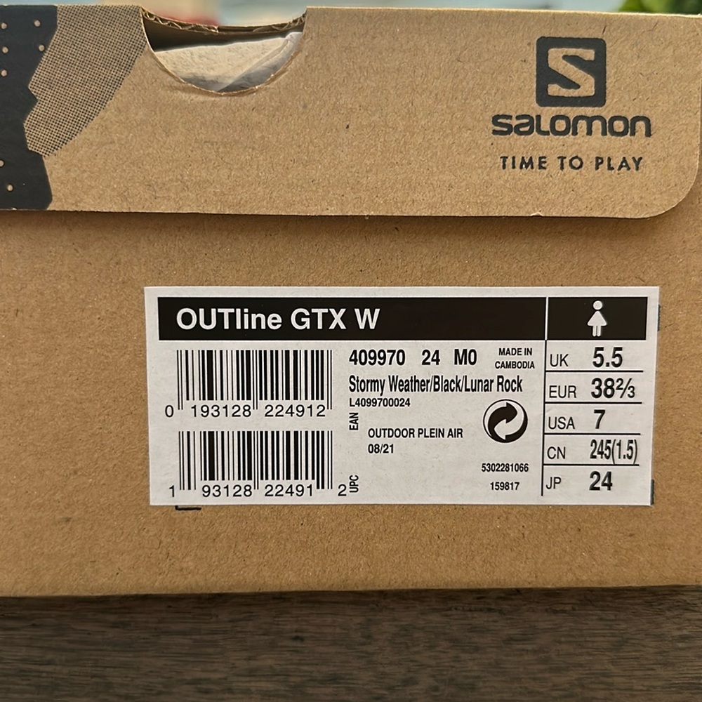 NWOT. Salomon women’s hiking shoe. Size 7M.